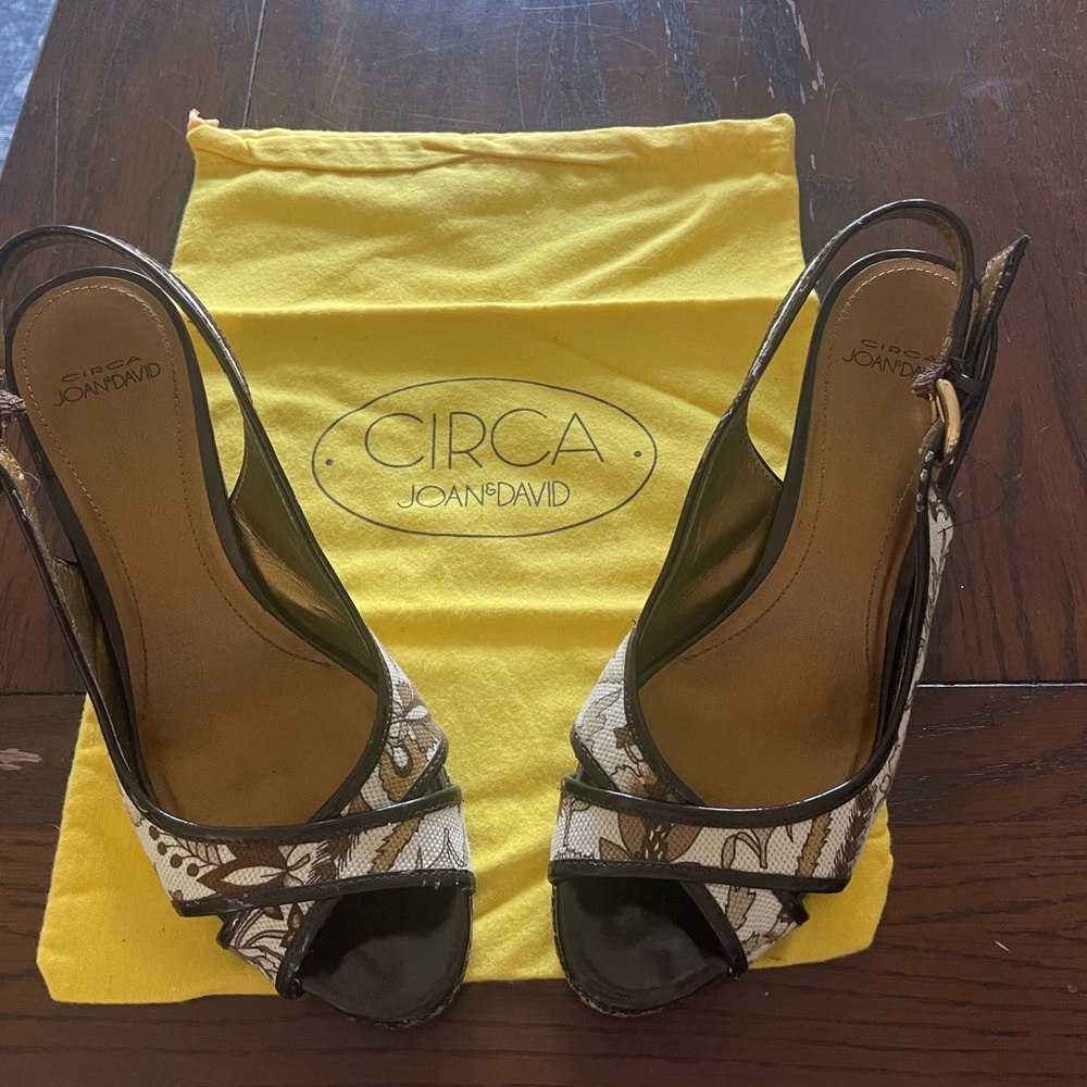 Floral Wedge